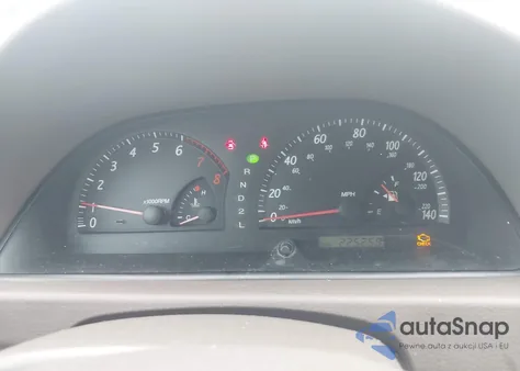 2002 Toyota Camry Xle z USA, uszkodzony, nr VIN 4T1BE32K82U029439